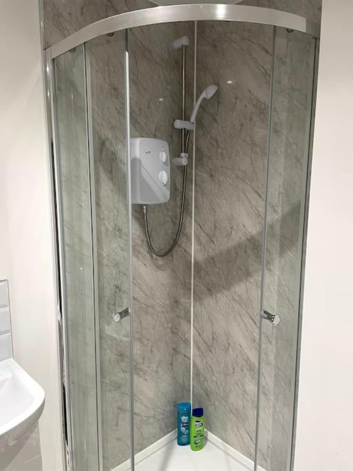 #6Bs 1 Bed Serviced Apartment ダービー エクステリア 写真