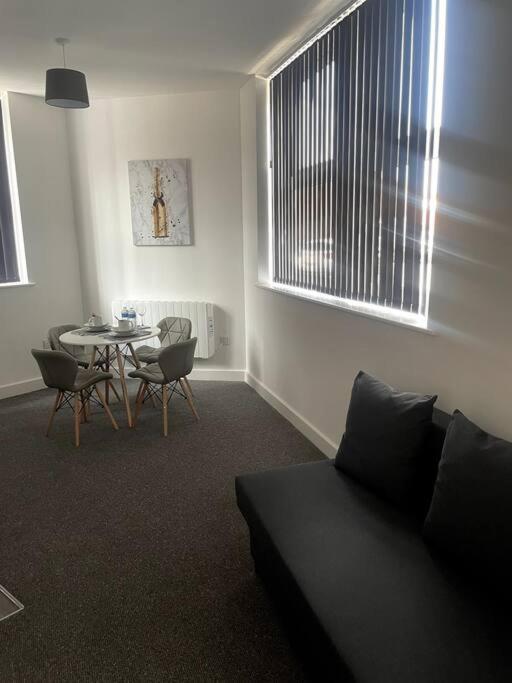 #6Bs 1 Bed Serviced Apartment ダービー エクステリア 写真