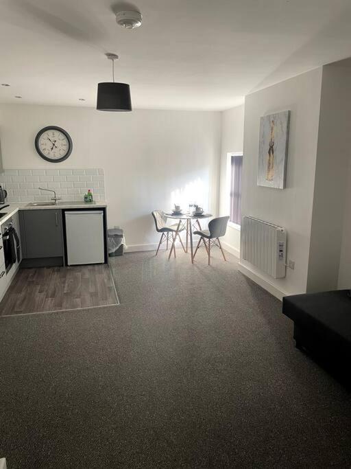 #6Bs 1 Bed Serviced Apartment ダービー エクステリア 写真