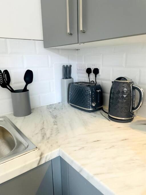 #6Bs 1 Bed Serviced Apartment ダービー エクステリア 写真